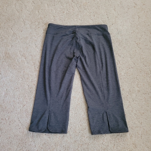 Soybu Lotus Fit Grey Crop Leggings - Picture 5 of 6